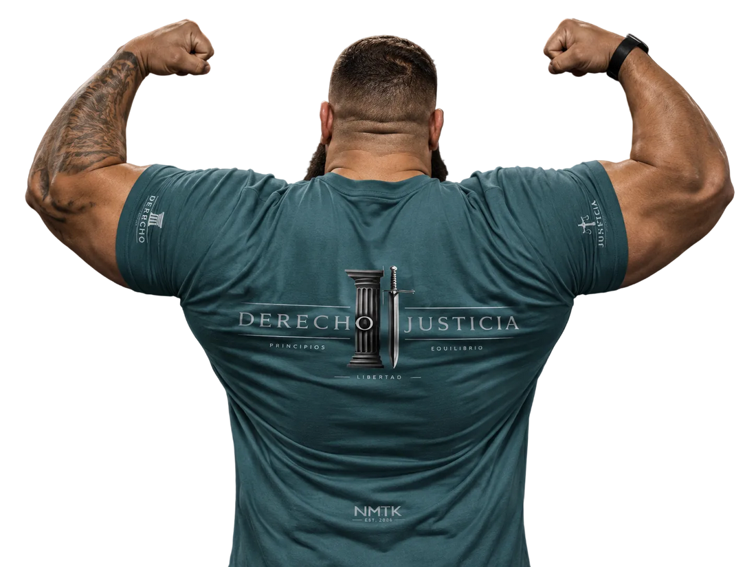 Atleta en el gimnasio trabajando bíceps y antebrazos para superar el cuello de botella muscular tras 1-2 años de entrenamiento