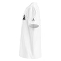Camiseta Gran Bro Derecho & Justicia en blanco, lateral izquierdo — NMTK